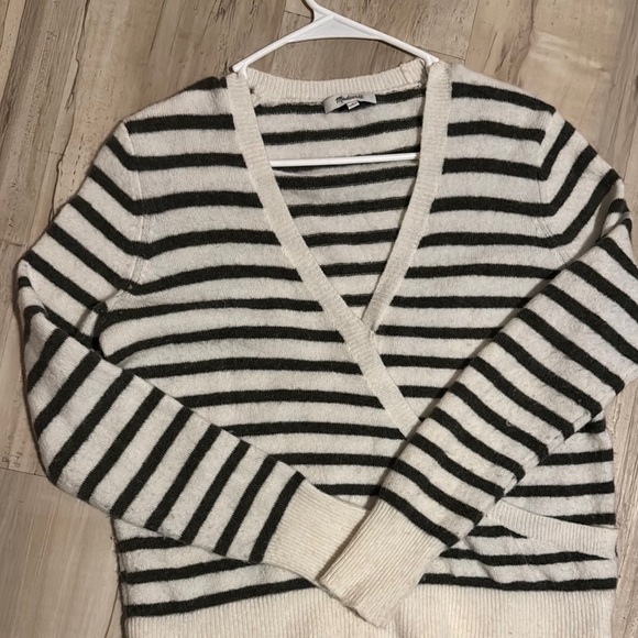 Madewell Sweaters - Madewell Black and White V-Neck Sweater
